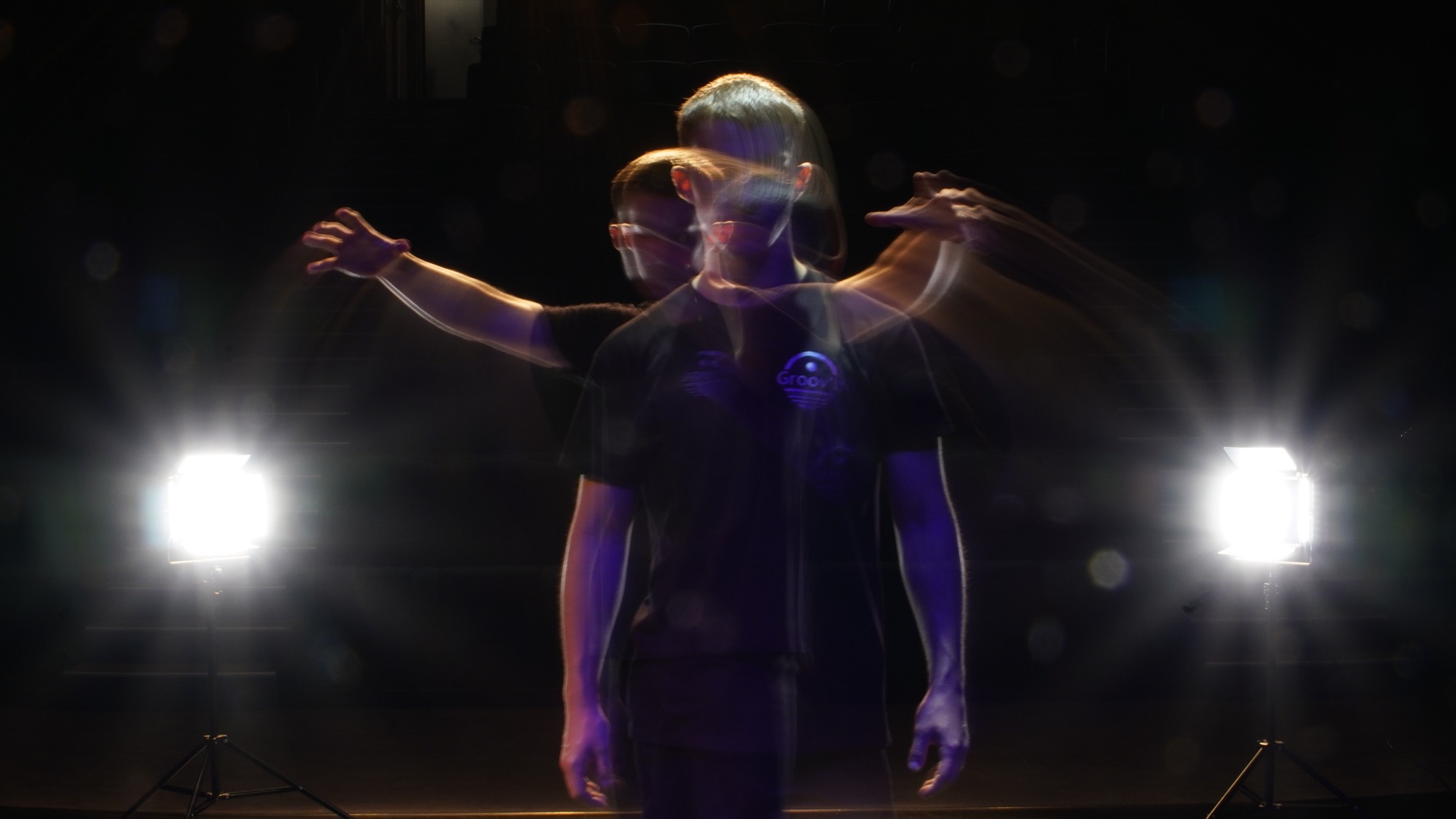 Performance danse Groov'It en clair-obscur